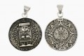 Medalion-wisiorek z wojownikiem i kalendarzem Azteków (Meksyk)