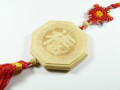 Amulet drewniany z chińskim znakiem Fu (błogosławieństwo, dobra fortuna, pomyślność)