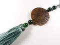 Chiński amulet z brązowego jadeitu, z symbolem Yin Yang (harmonia i równowaga)