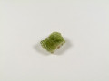 Kianit zielony z Brazylii - miniaturowy kamyczek (energia życiowa Tao, intuicja, sny, wewnętrzna mądrość i prawda)